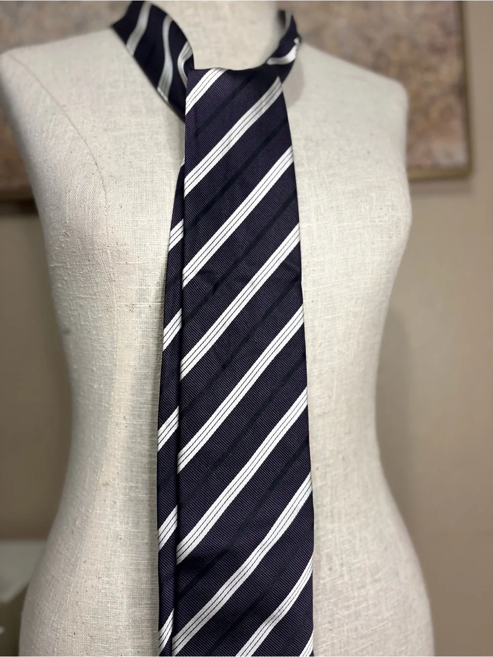 VAN GRAAF Men’s Silk Blend Navy Blue White Striped Tie Gold Crest Business